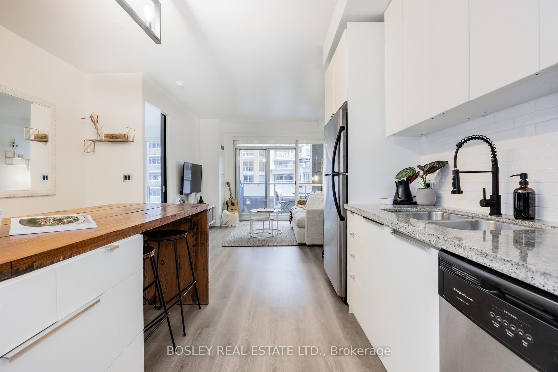 1 Bedroom Condo at 1 Shaw, Toronto For sale