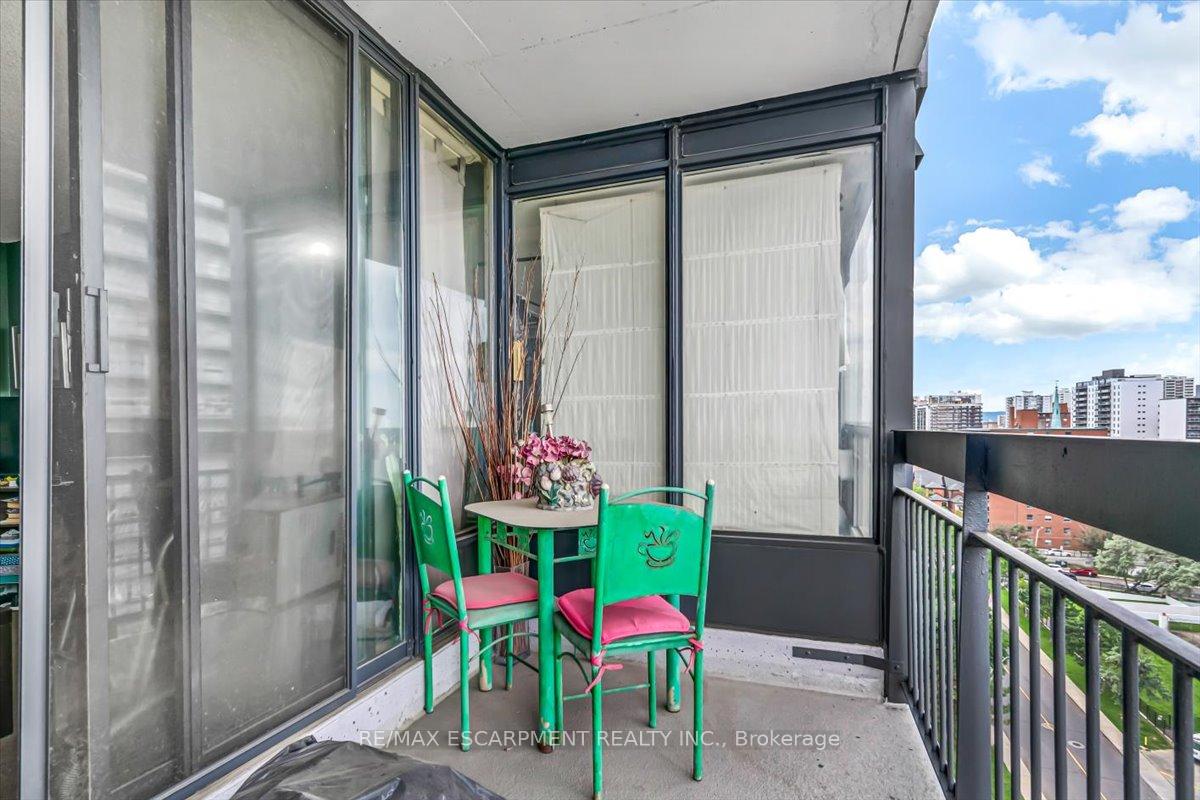 1 Bedroom Condo at 150 CHARLTON,  Hamilton For sale