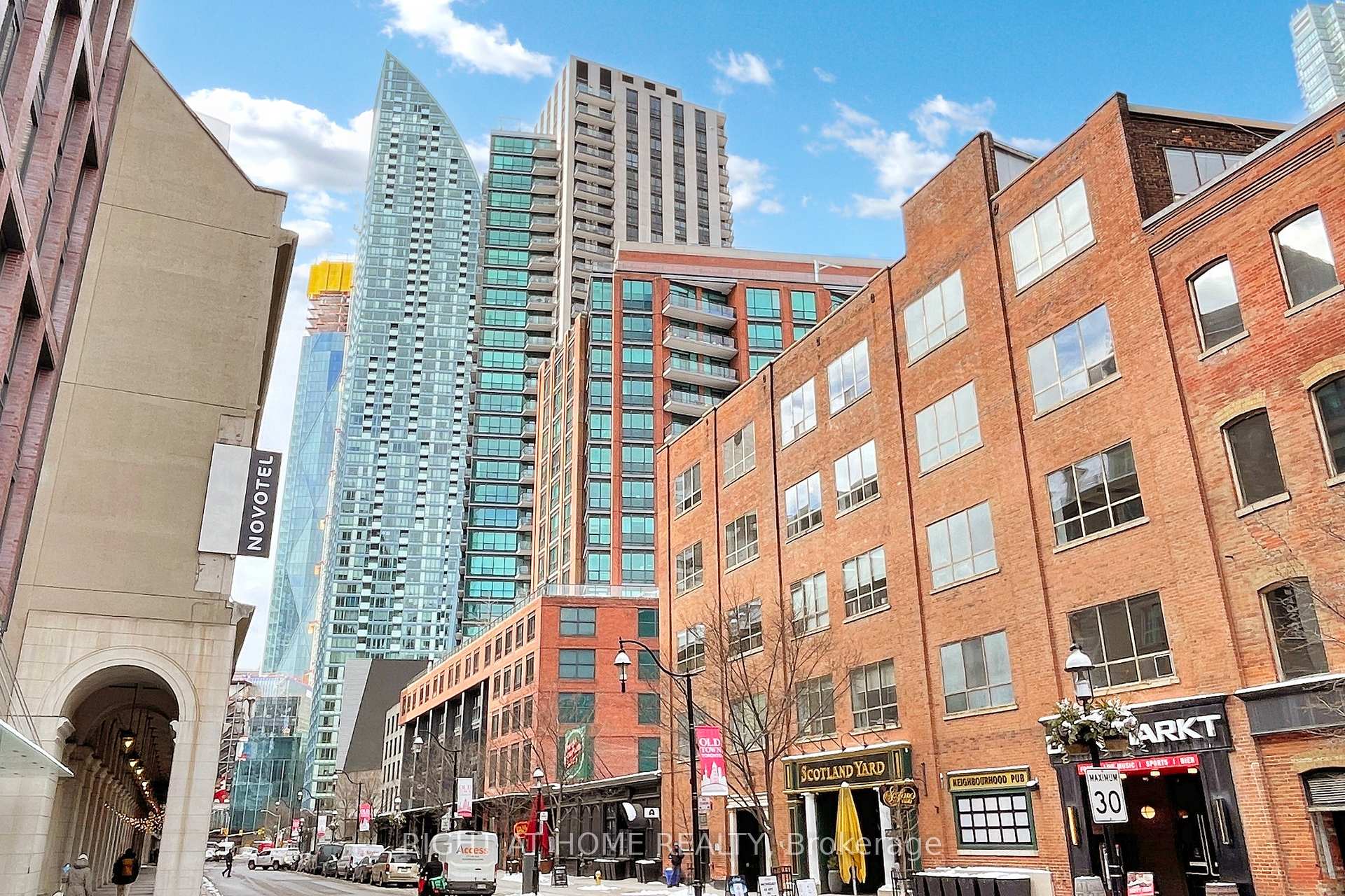 3 Bedrooms Condo at 8 The Esplanade, Toronto For sale