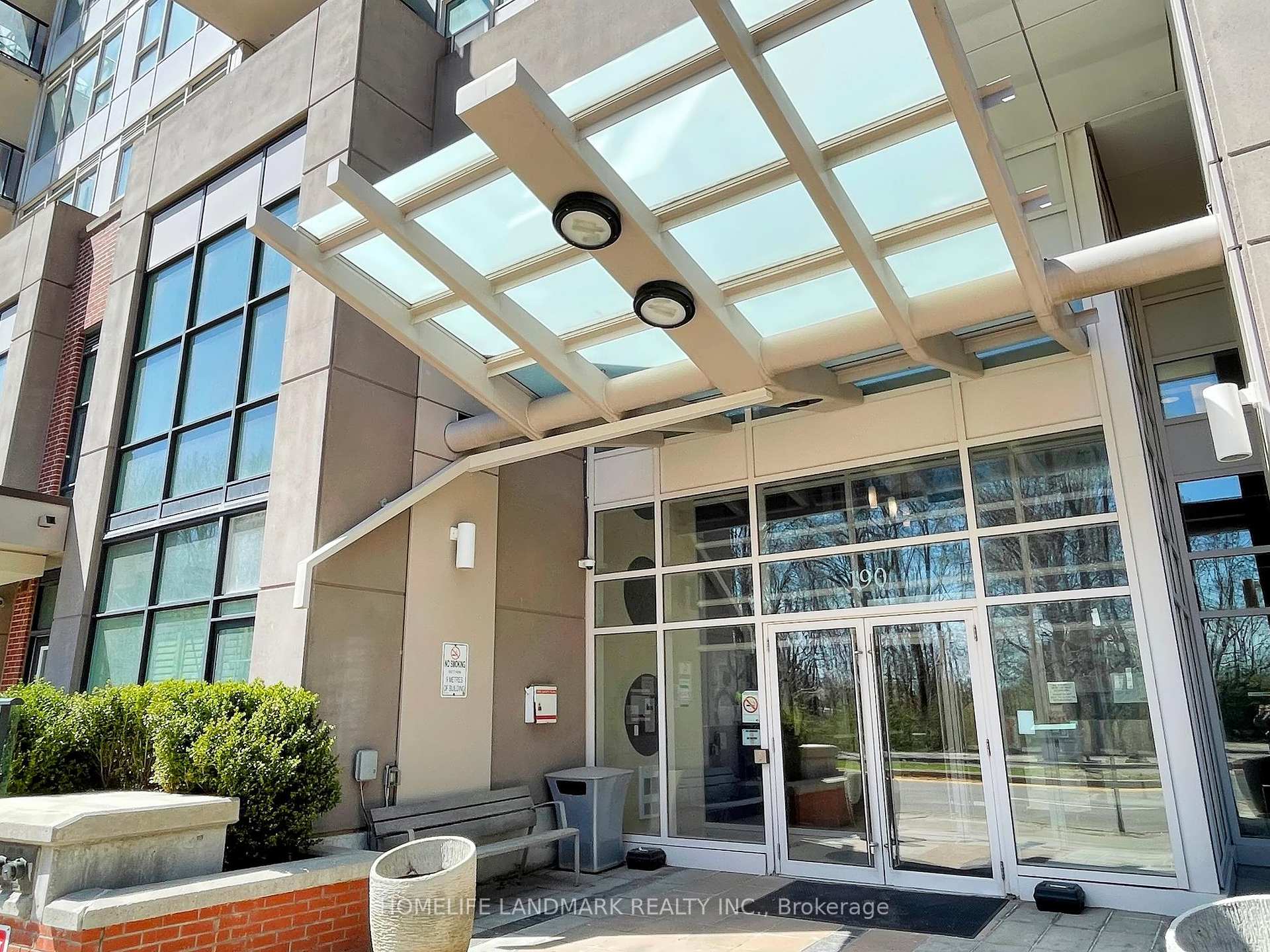 2 Bedrooms Condo at 190 Borough, Toronto For sale