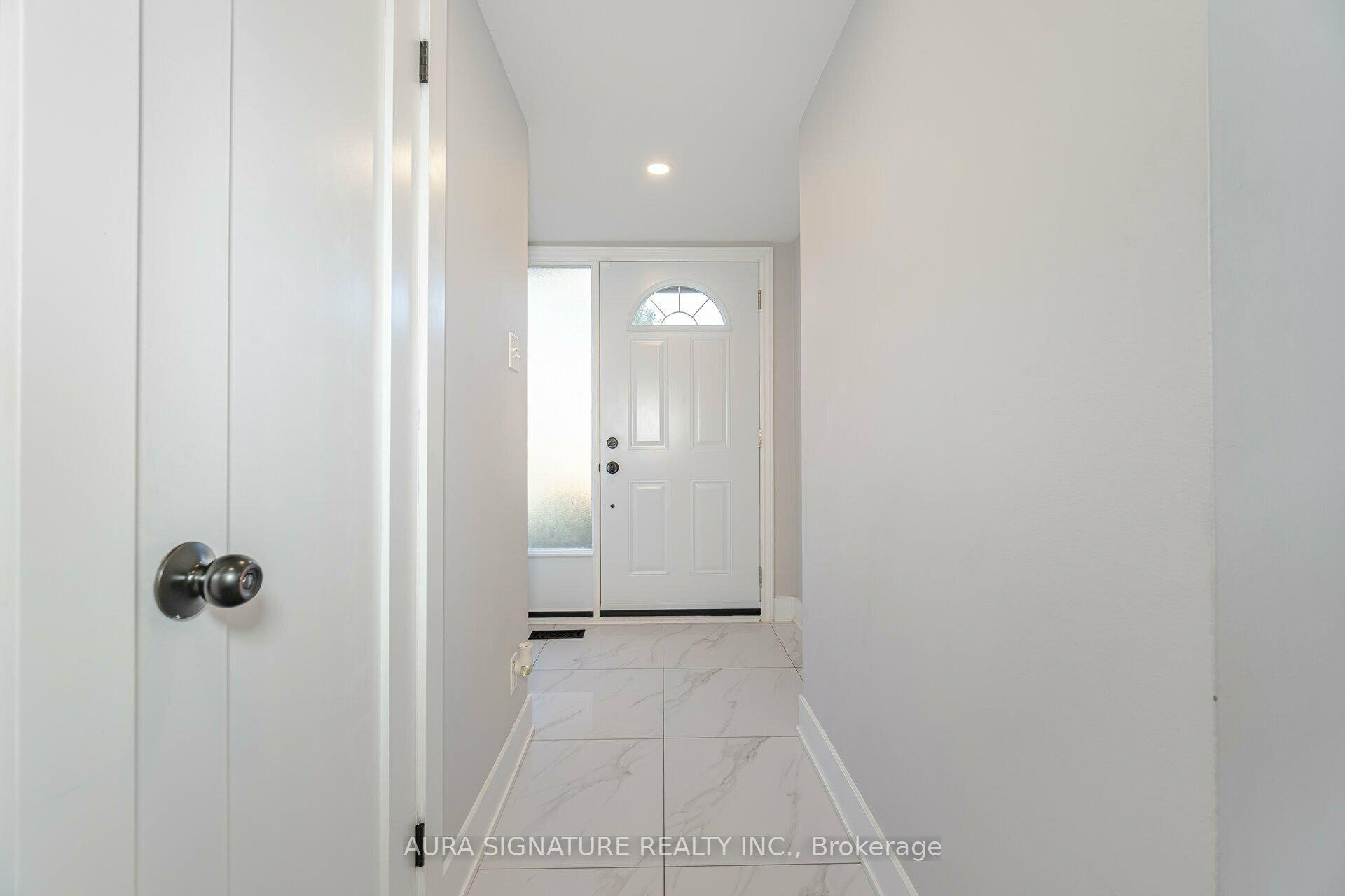 3 Bedrooms Condo at 88 Rainbow, Vaughan For sale
