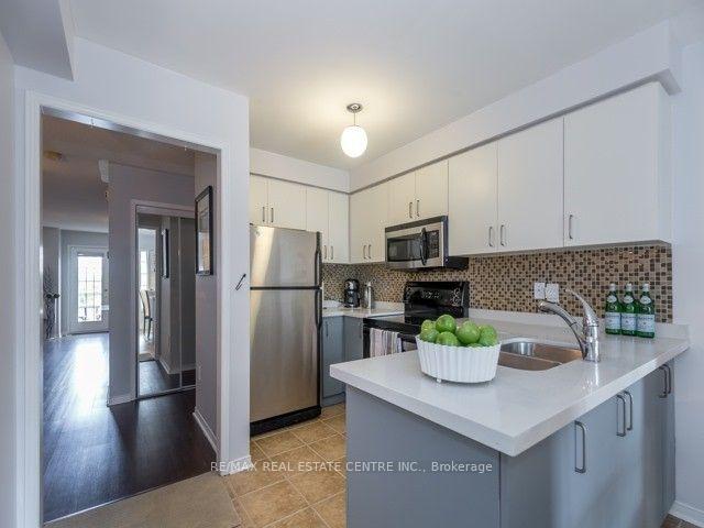 3 Bedrooms Condo at 601 Shoreline,  Mississauga For sale