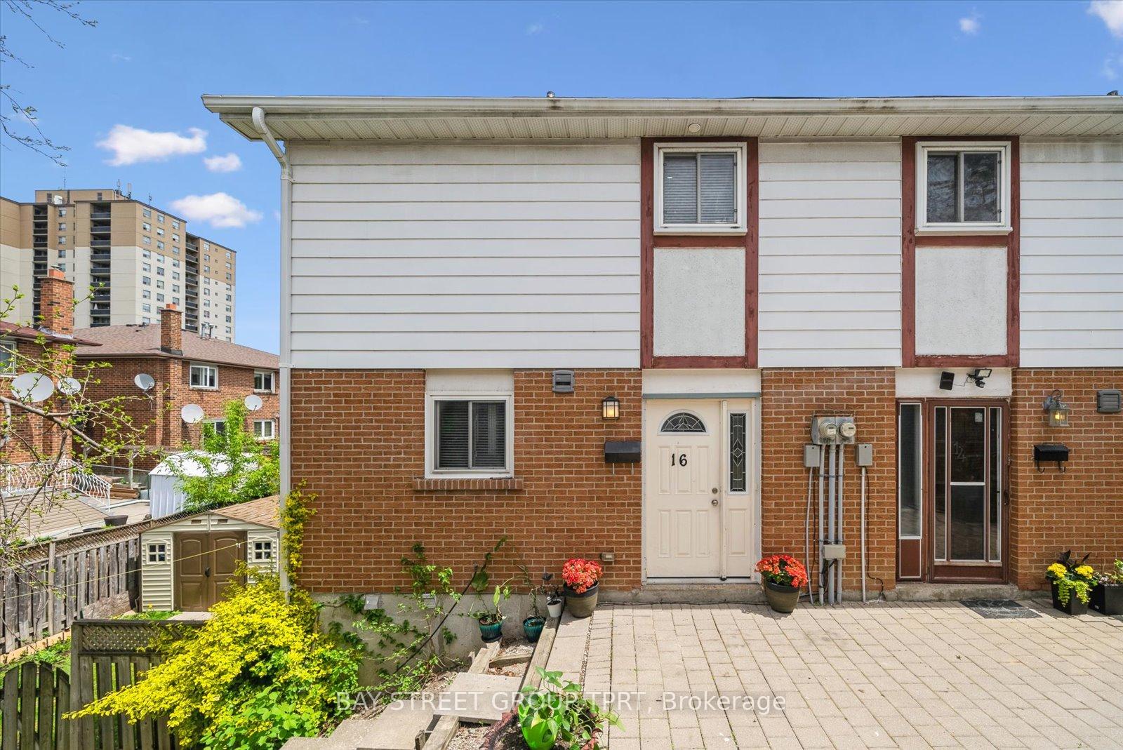 4 Bedrooms Condo at 16 Bur Oak, Toronto For sale