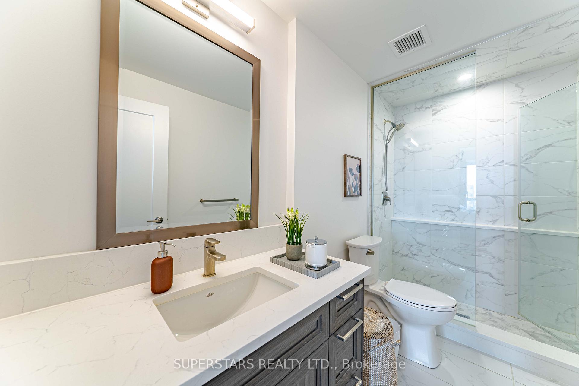 2 Bedrooms Condo at 500 Brock, Burlington For sale