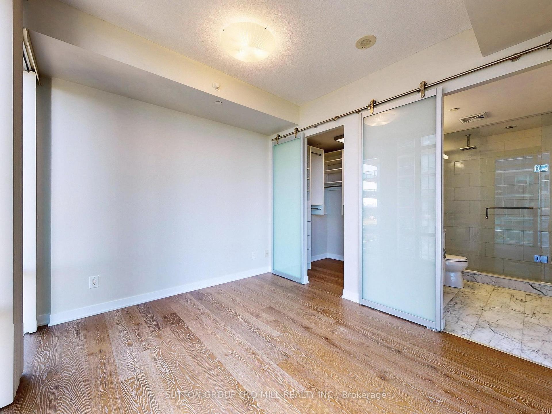 3 Bedrooms Condo at 90 Park Lawn, Toronto For sale