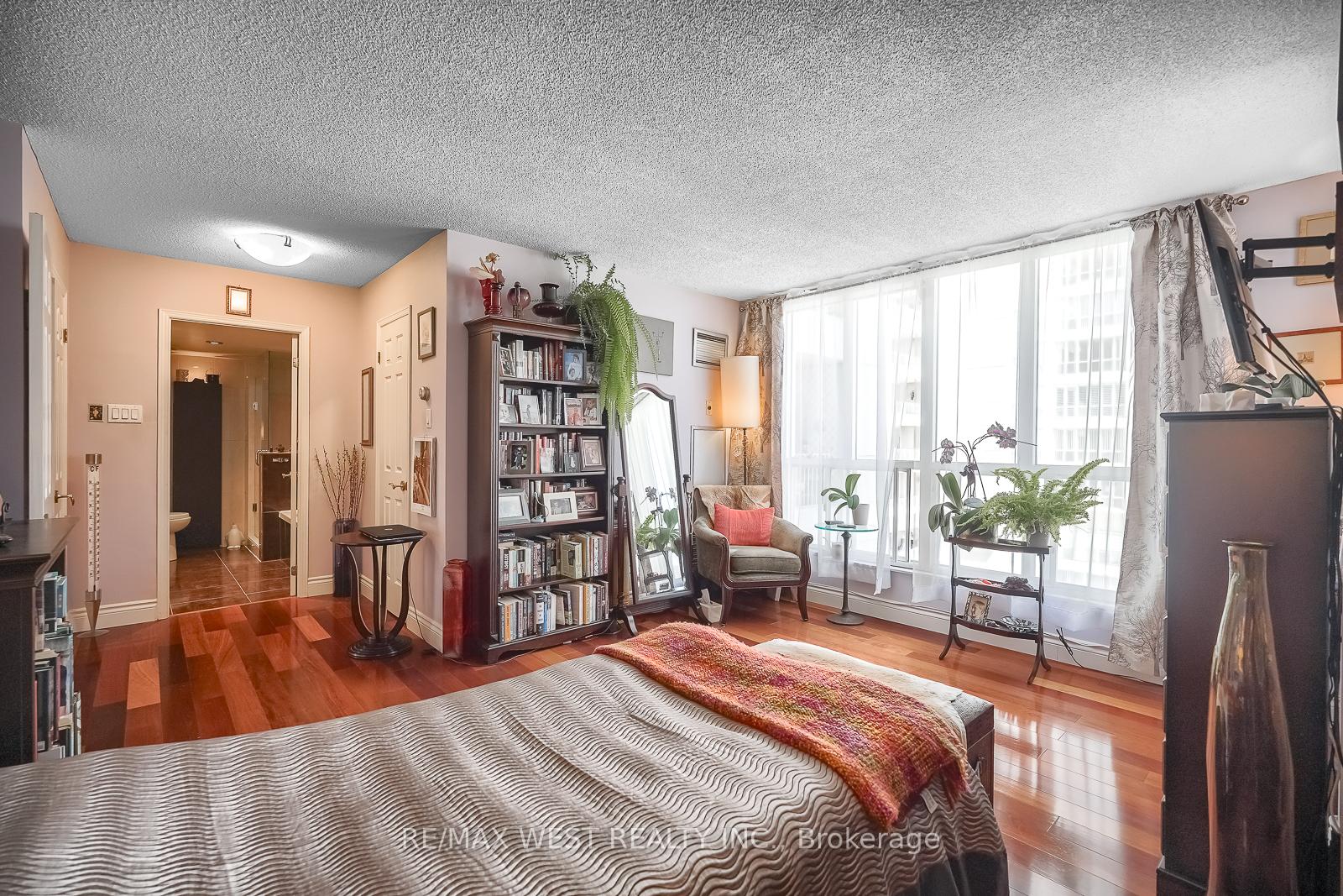 3 Bedrooms Condo at 2285 Lake Shore, Toronto For sale