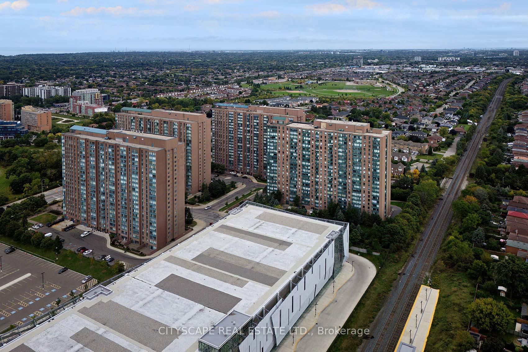 3 Bedrooms Condo at 135 Hillcrest, Mississauga For sale