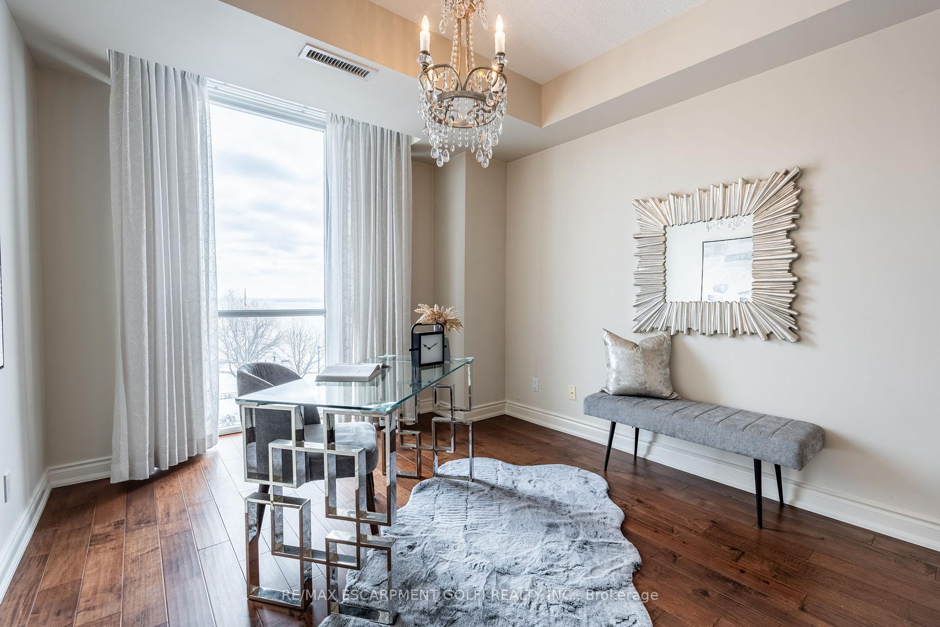 2 Bedrooms Condo at 1477 Lakeshore, Burlington For sale
