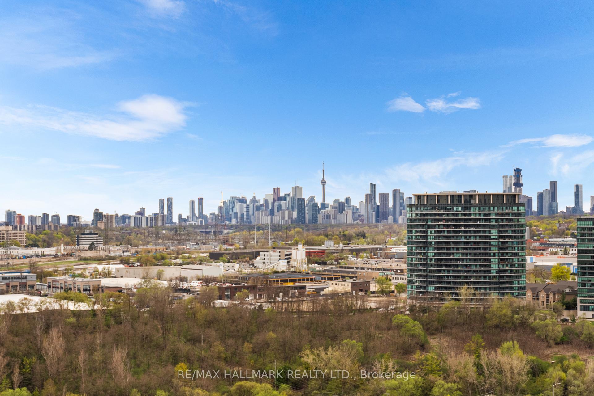 3 Bedrooms Condo at 10 Inn On The Park, Toronto For sale