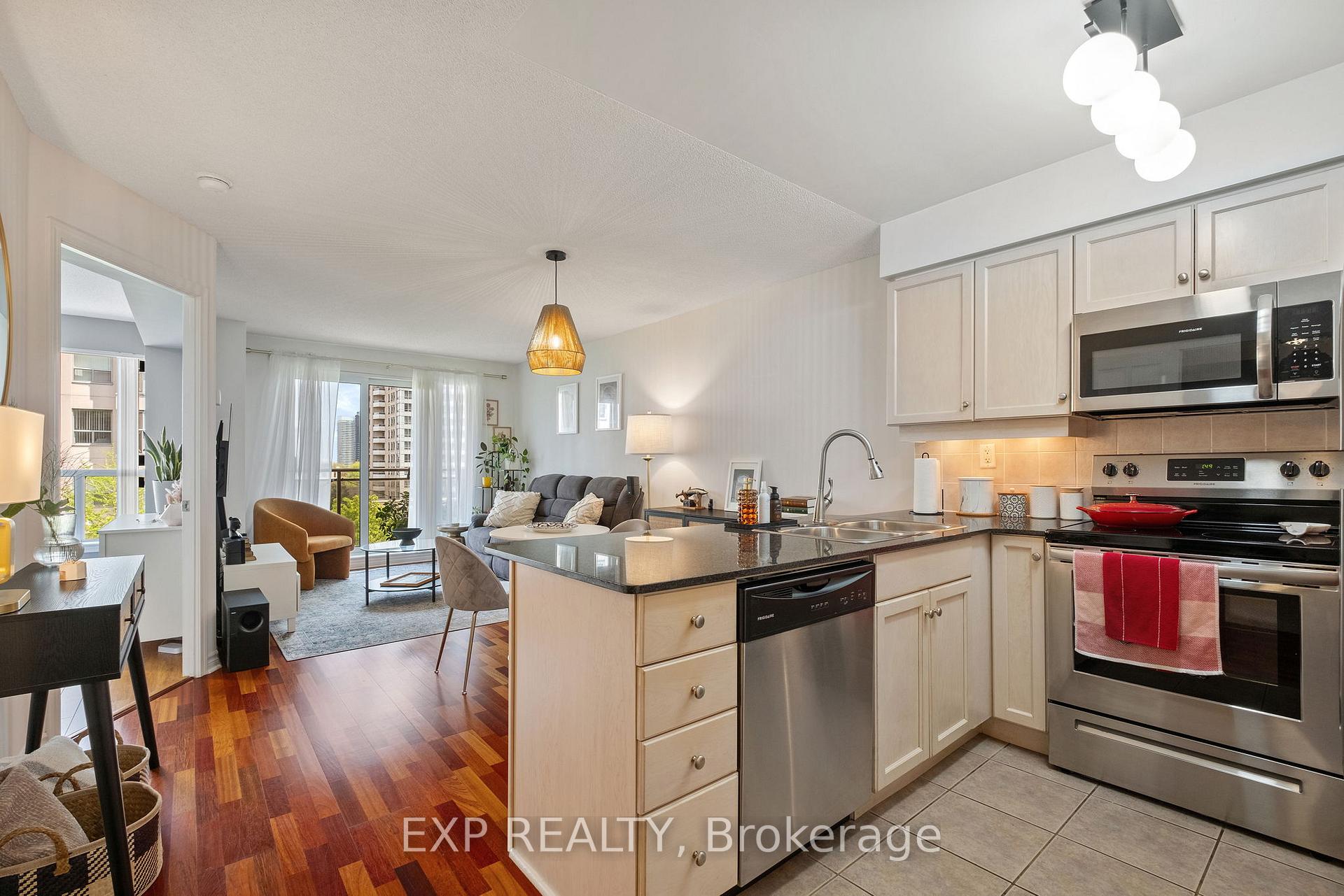 2 Bedrooms Condo at 19 Barberry, Toronto For sale