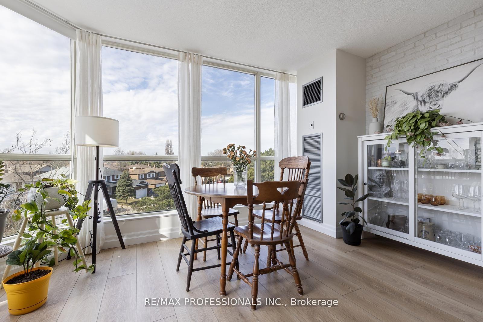2 Bedrooms Condo at 1500 Grazia, Mississauga For sale
