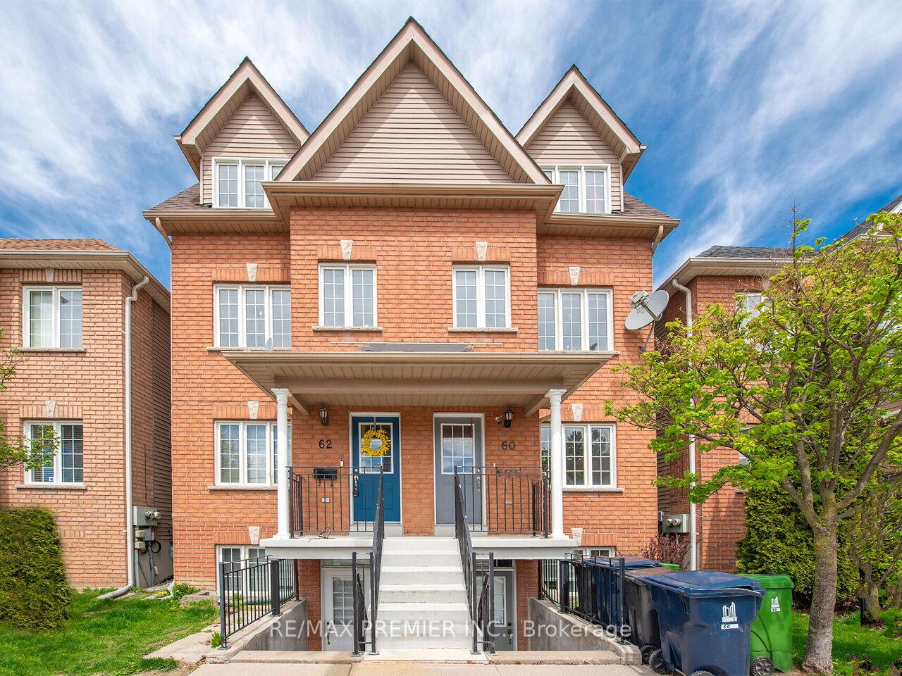 2 Bedrooms Condo at 62 Connolly,  Toronto For sale