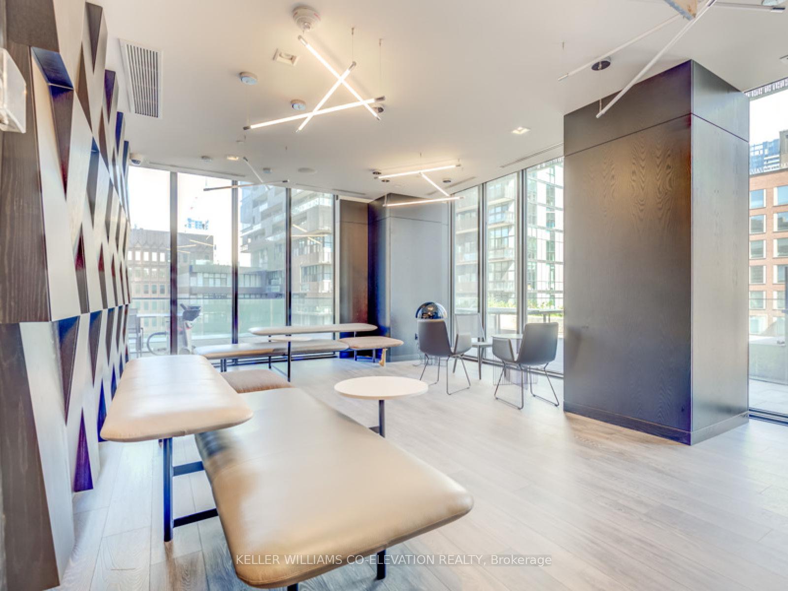 1 Bedroom Condo at 8 Eglinton,  Toronto For sale