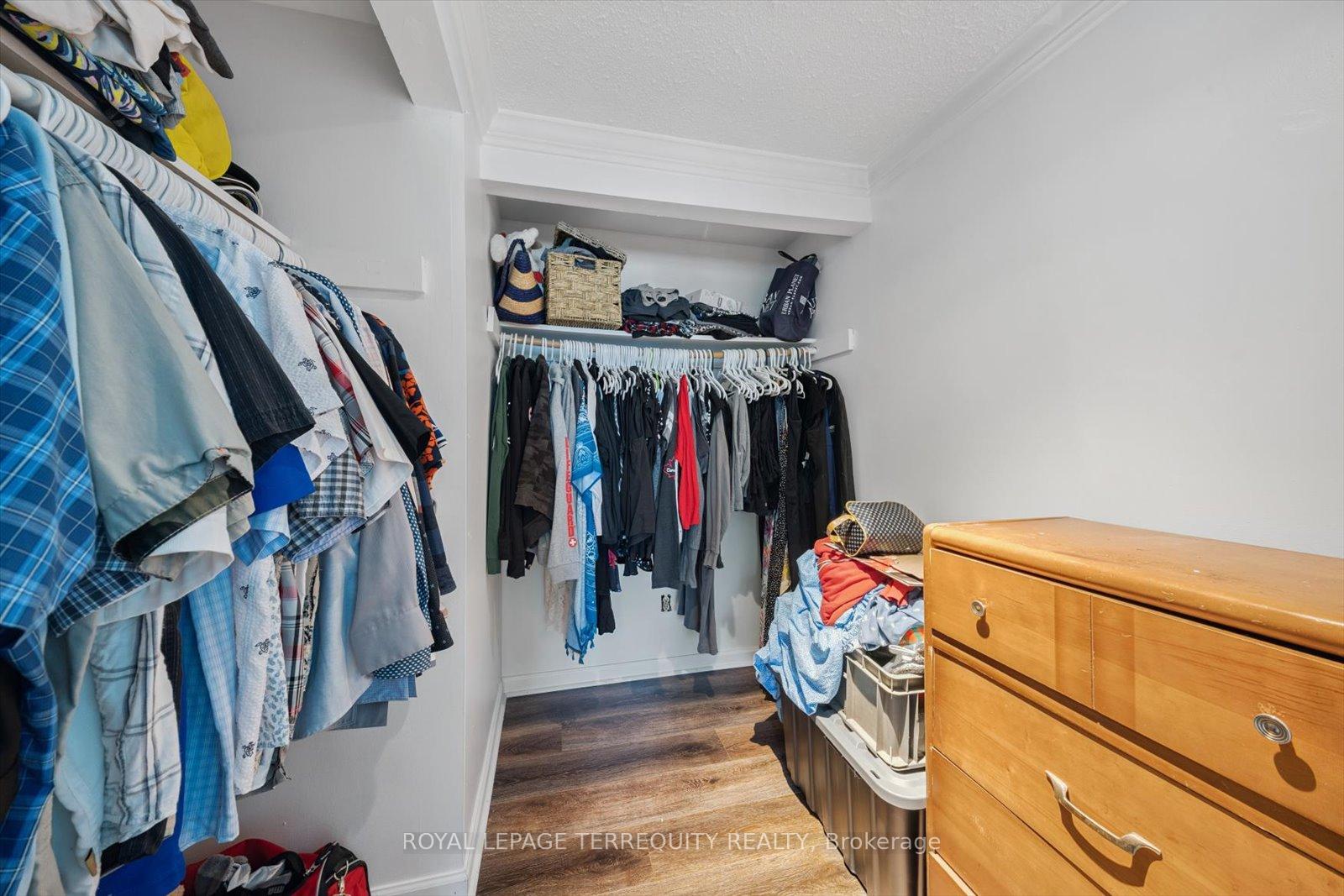 4 Bedrooms Condo at 1825 Hyde Mill, Mississauga For sale