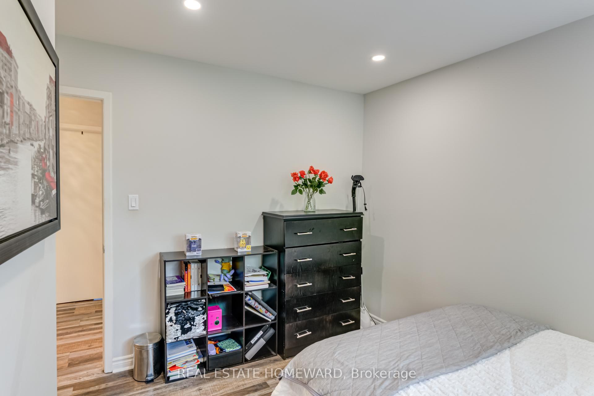 3 Bedrooms Condo at 6540 Falconer, Mississauga For sale