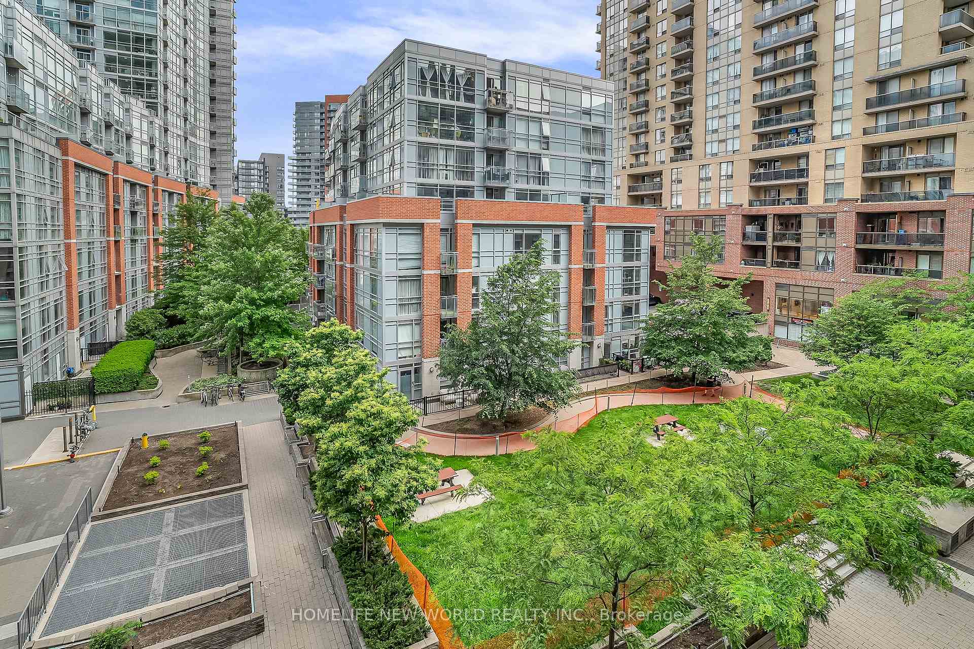 2 Bedrooms Condo at 68 Abell, Toronto For sale