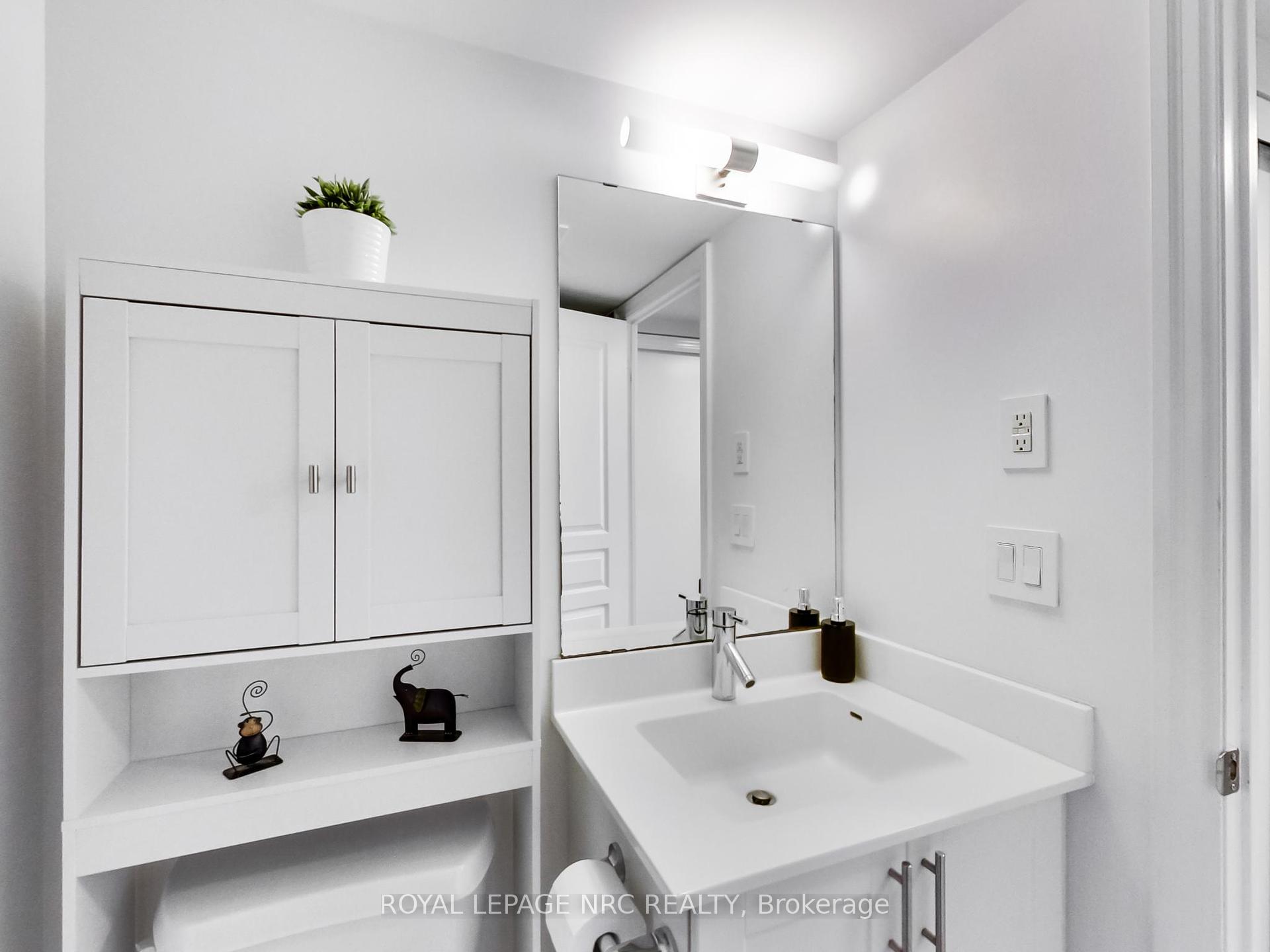 2 Bedrooms Co-op at 1940 Ironstone, Burlington For sale