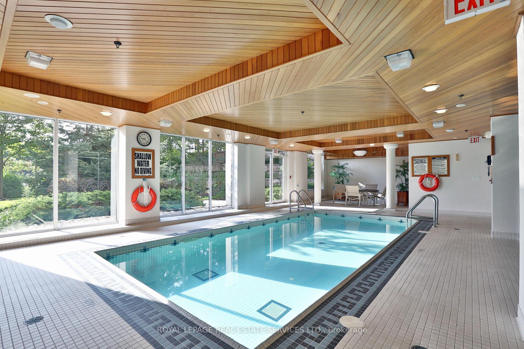 2 Bedrooms Condo at 40 Old Mill, Oakville For sale