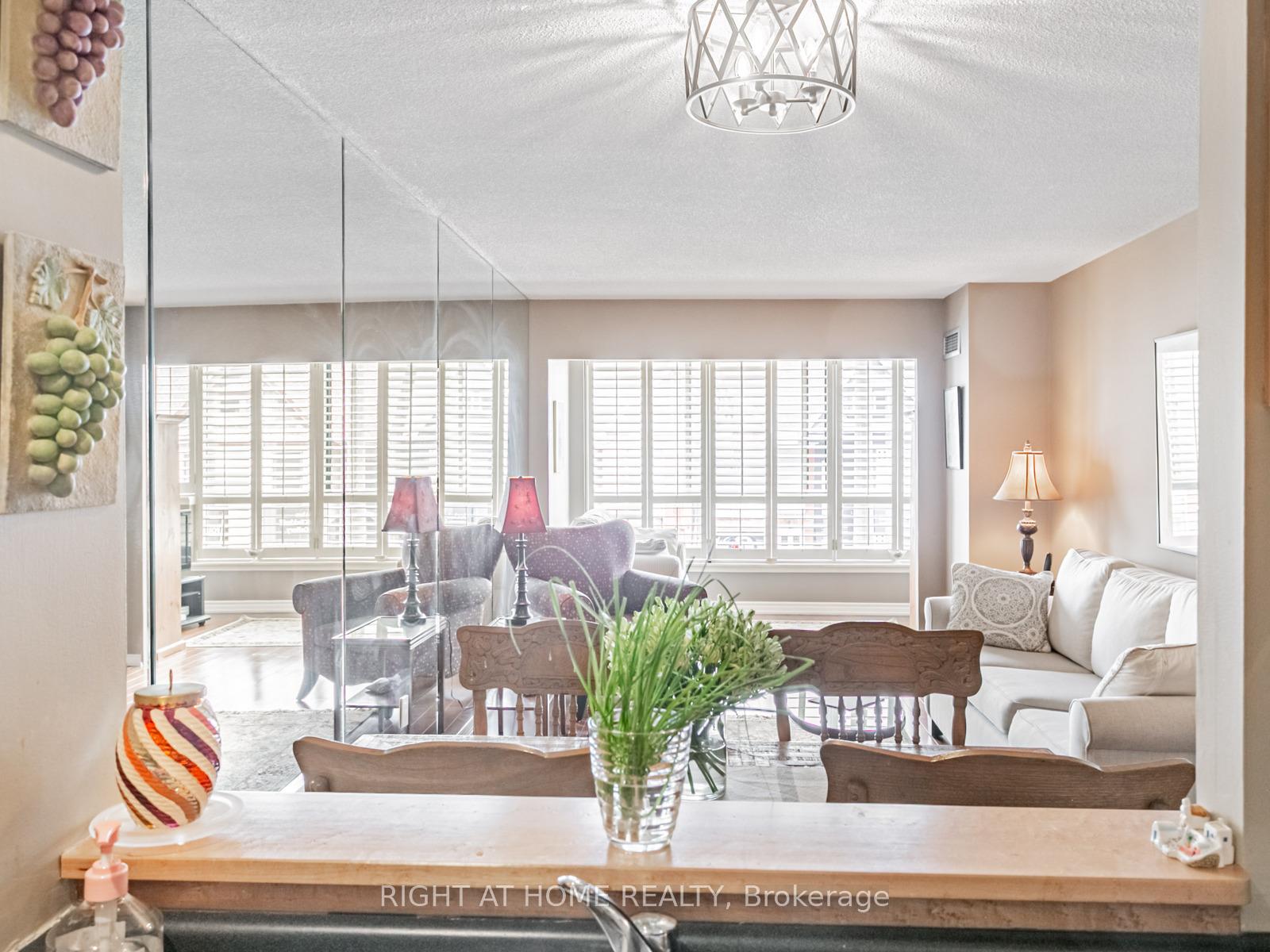 2 Bedrooms Condo at 225 Davenport, Toronto For sale