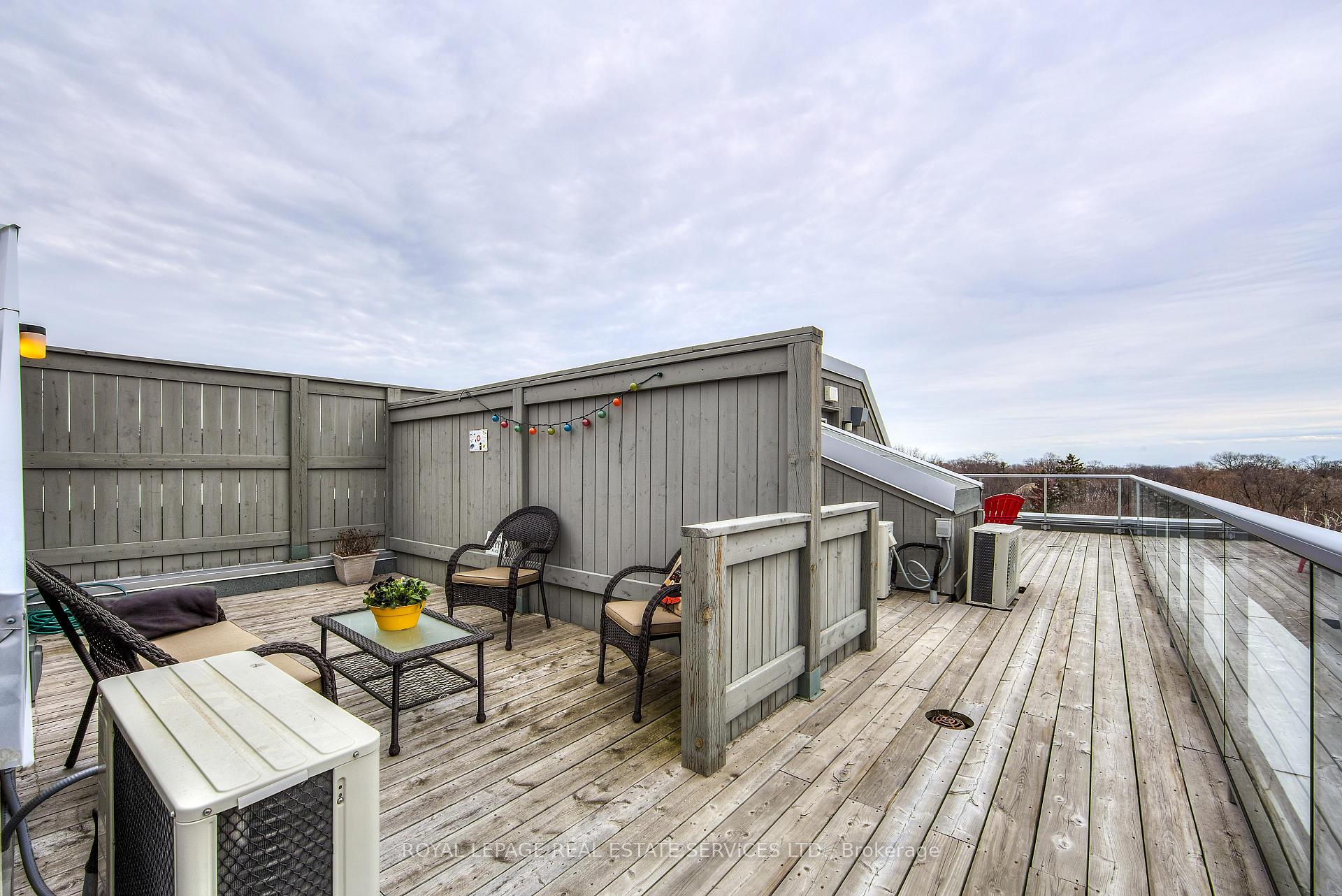 2 Bedrooms Condo at 323 Kingston, Toronto For sale