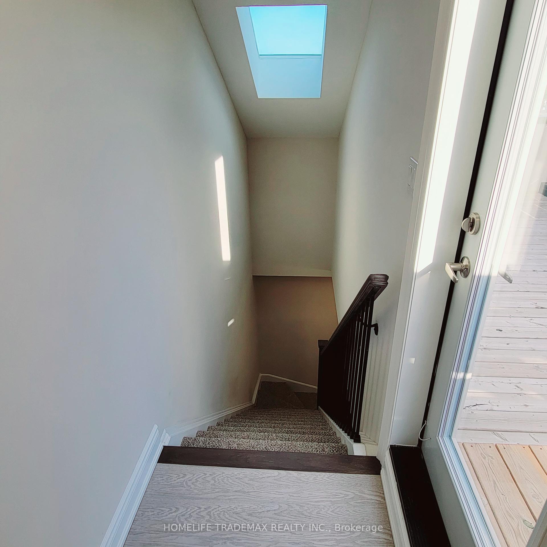3 Bedrooms Condo at 15 Lunar, Mississauga For sale