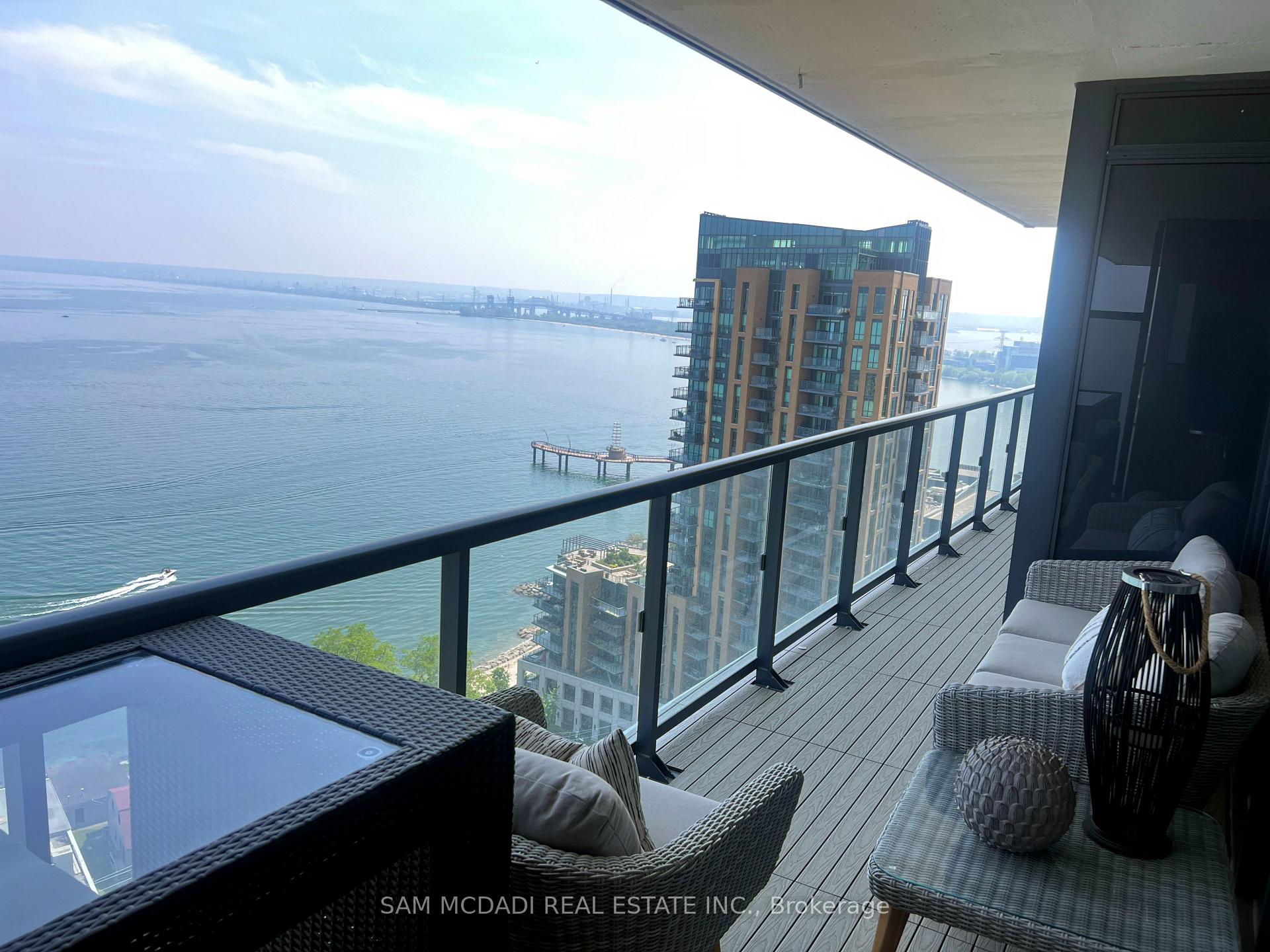 3 Bedrooms Condo at 370 Martha, Burlington For sale