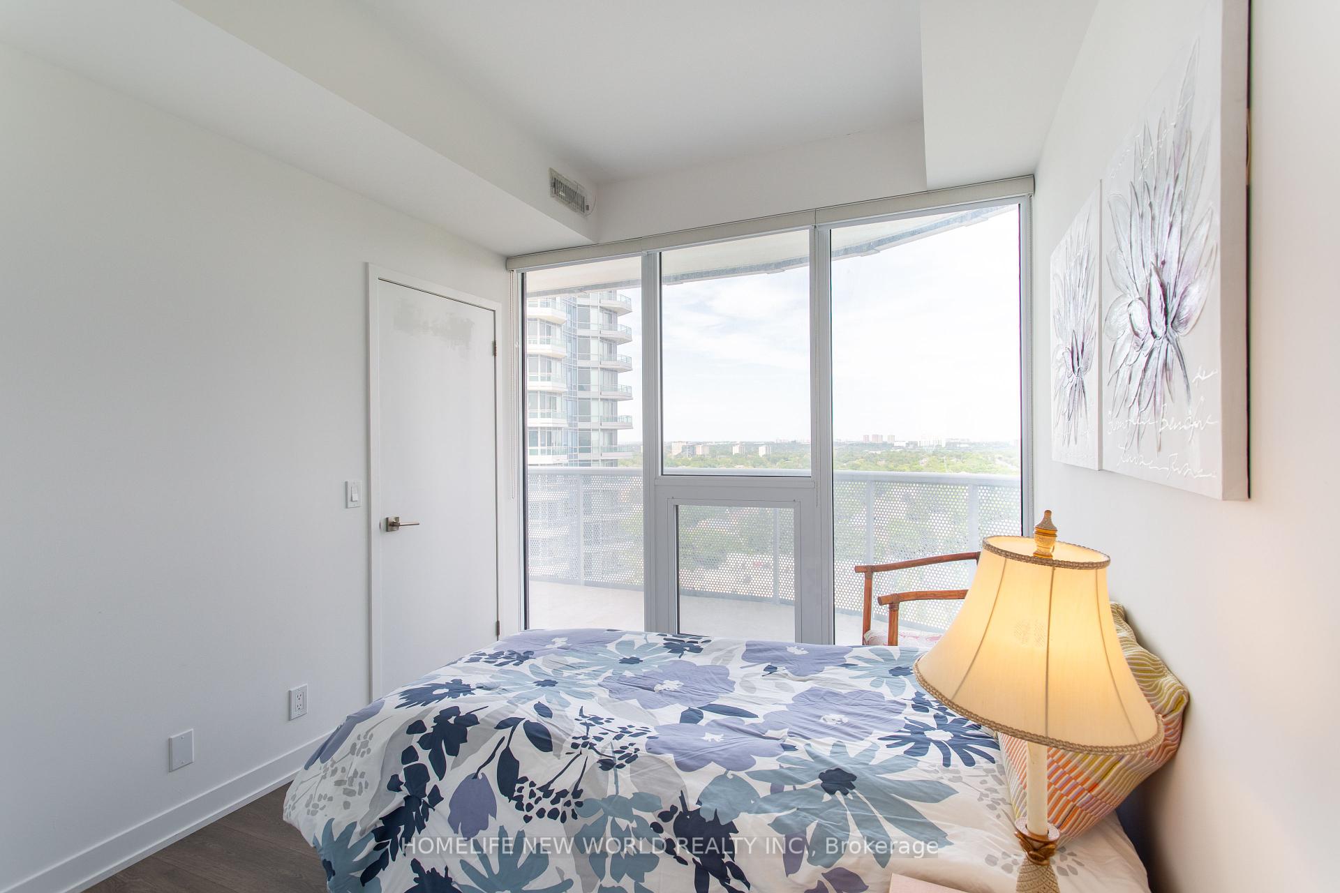 2 Bedrooms Condo at 15 Holmes, Toronto For sale