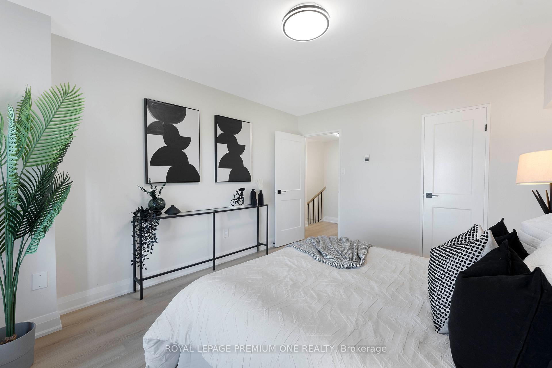3 Bedrooms Condo at 60 Southport, Toronto For sale