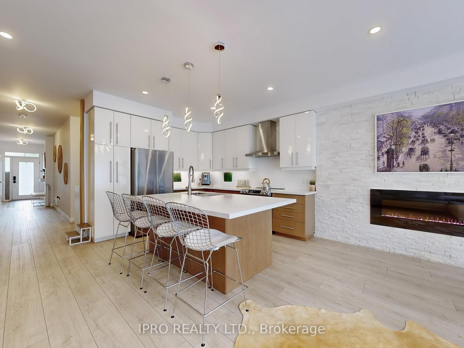 3 Bedrooms Condo at 35 Midhurst, Hamilton For sale