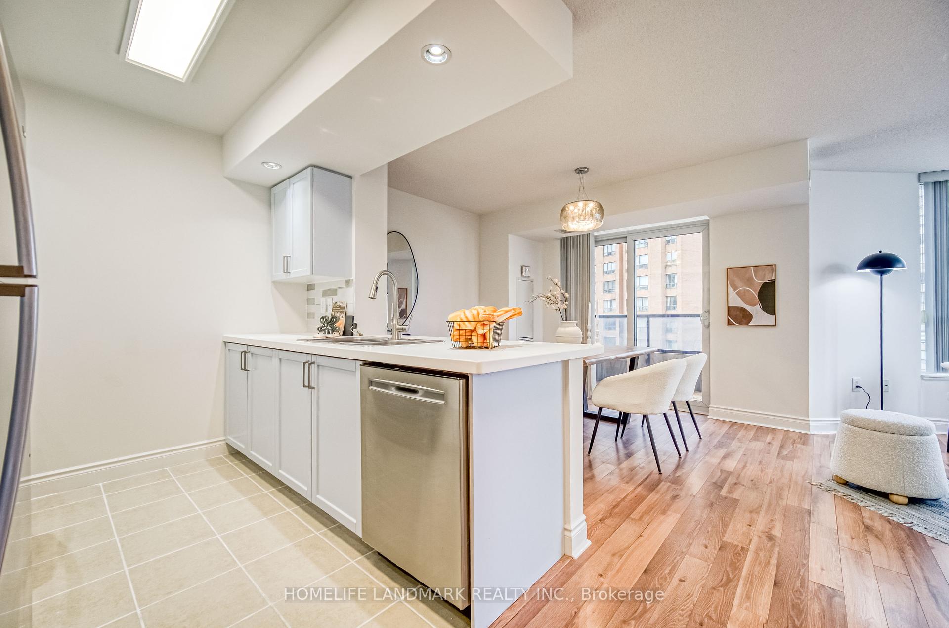 3 Bedrooms Condo at 500 Doris,  Toronto For sale