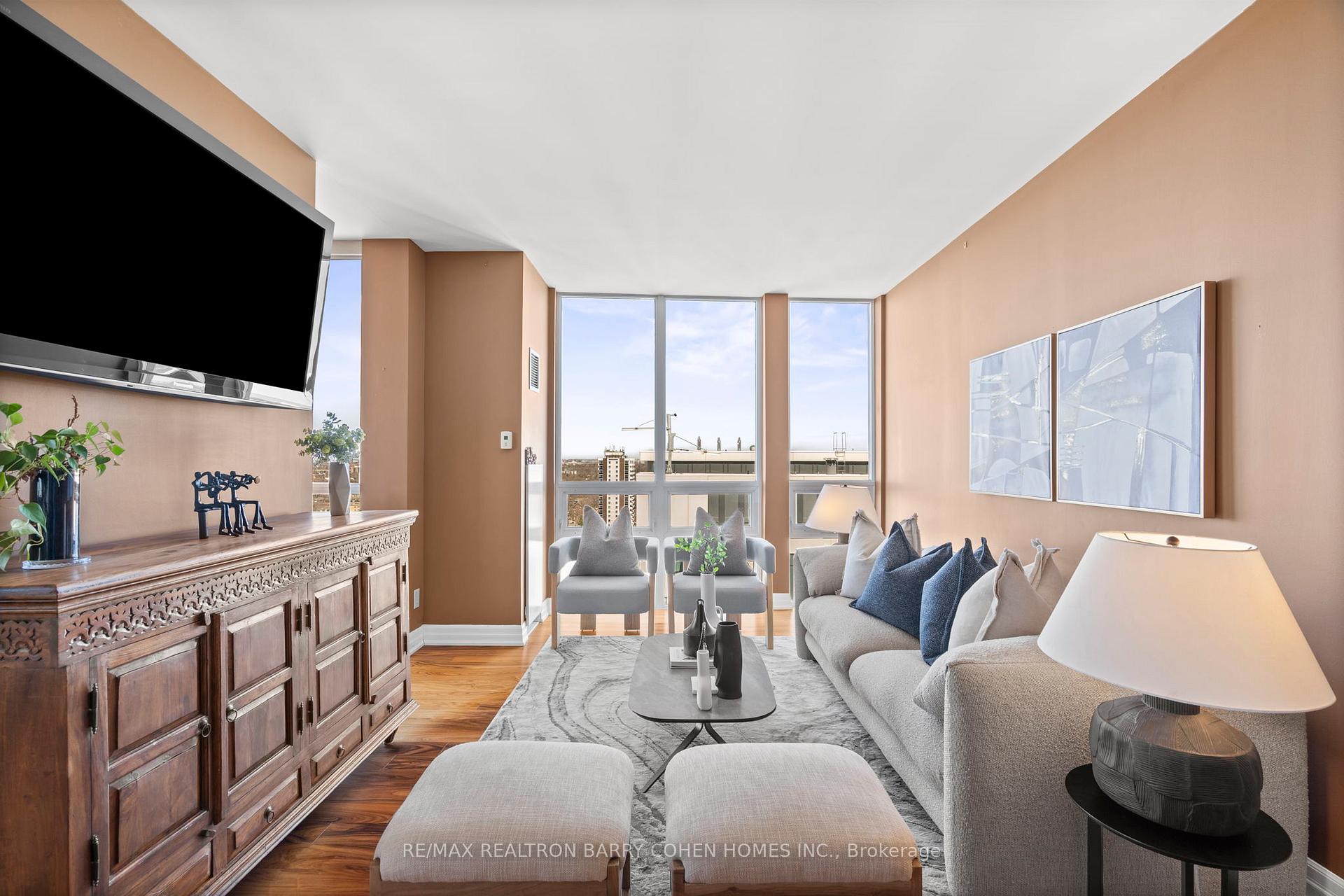 3 Bedrooms Condo at 500 St Clair, Toronto For sale