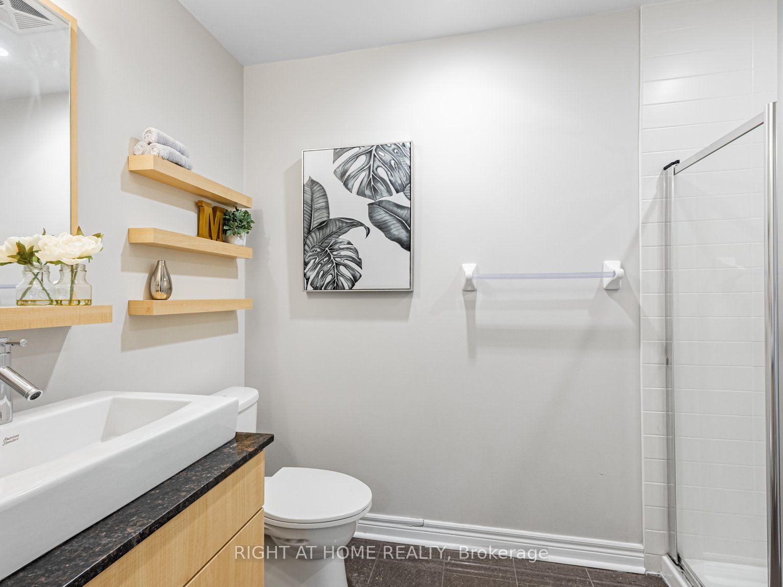 2756 Old Leslie Street, #811