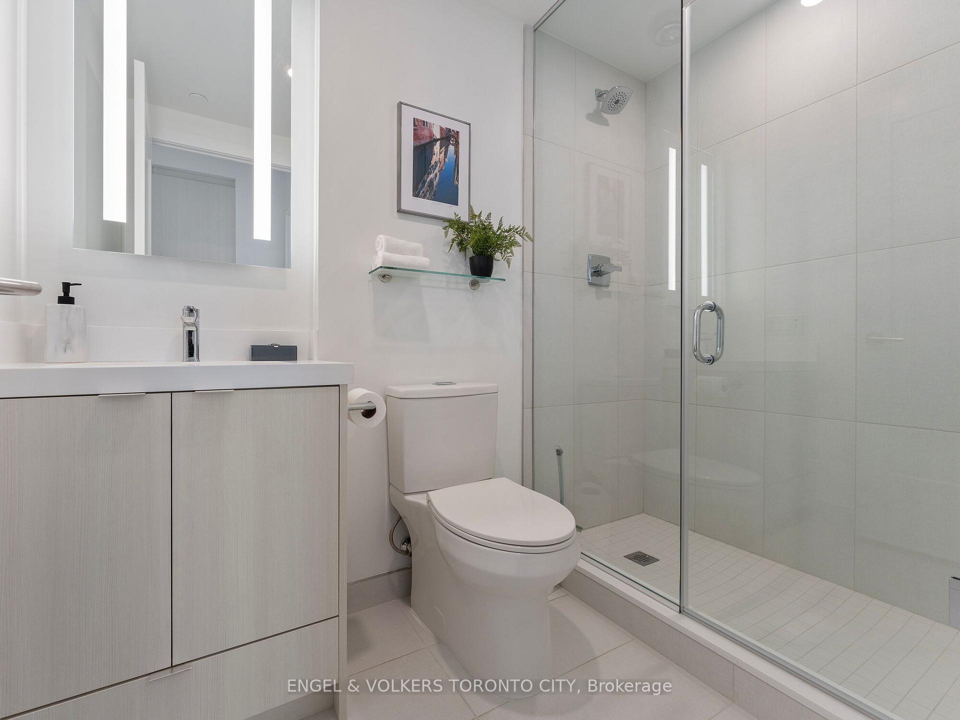 4 Bedrooms Condo at 30 Inn On The Park, Toronto For sale