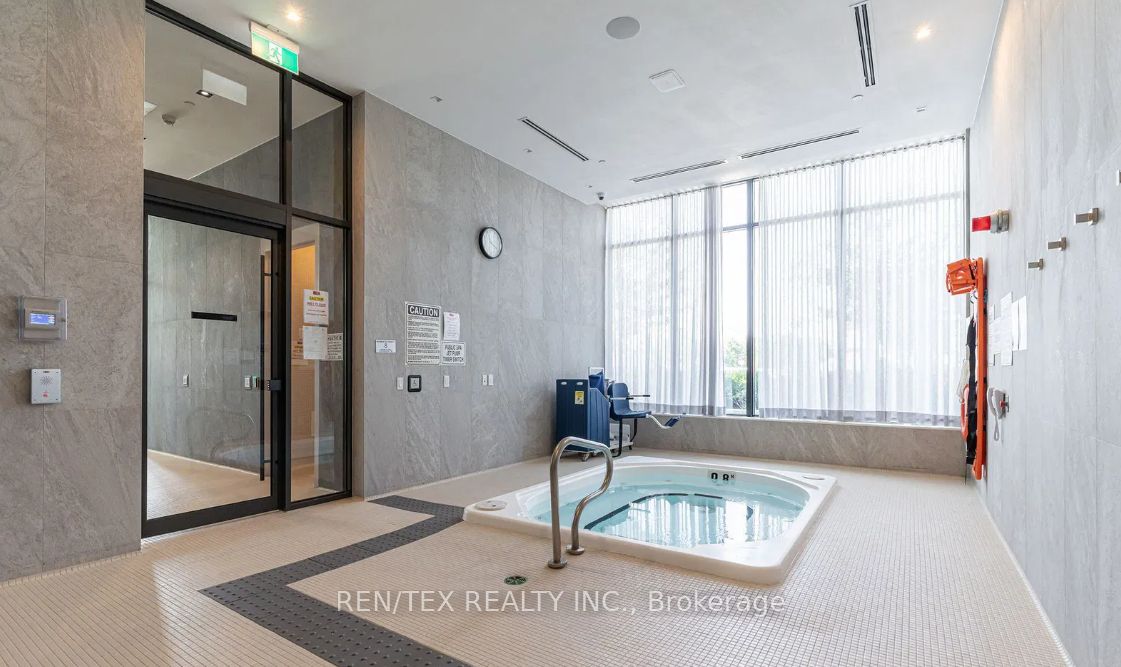 7895 Jane Street, #903