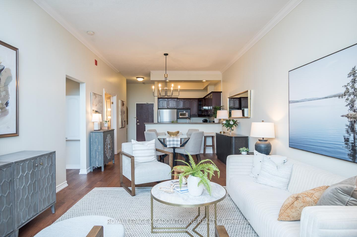 2 Bedrooms Condo at 262 Dundas, Hamilton For sale