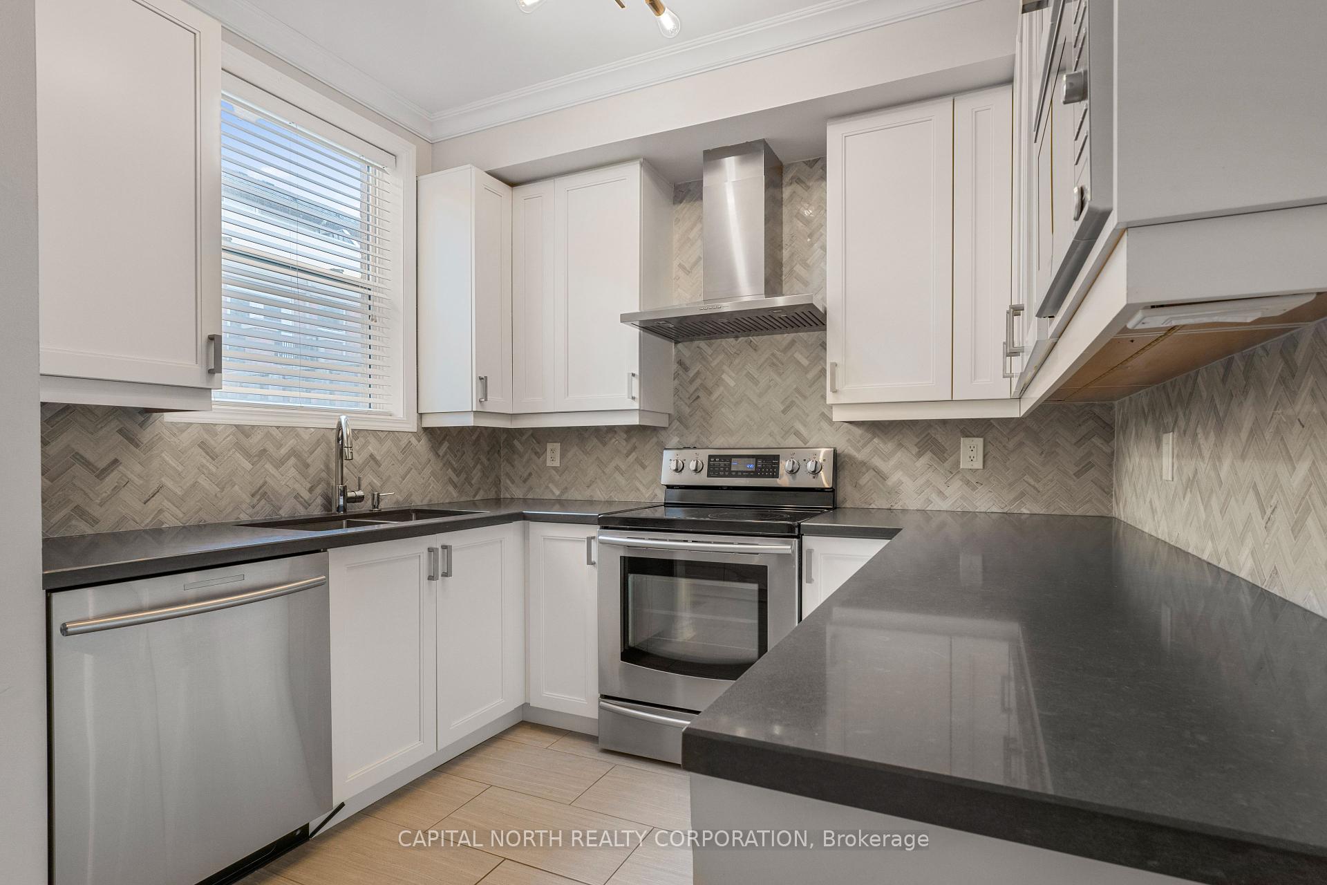 3 Bedrooms Condo at 51 Halton, Toronto For sale