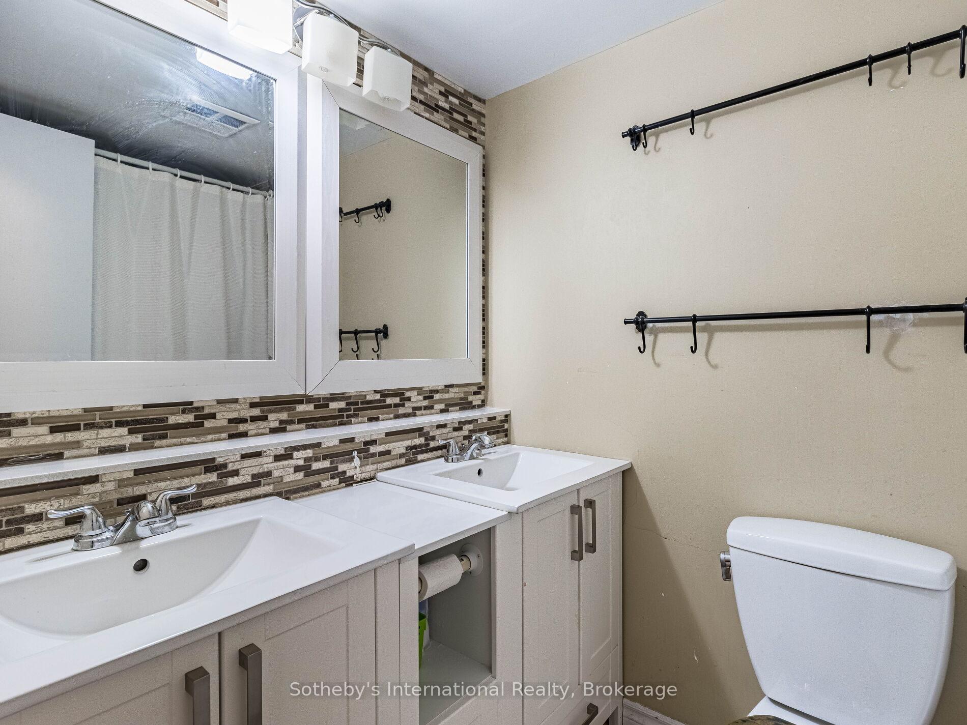 3 Bedrooms Condo at 3120 Kirwin,  Mississauga For sale