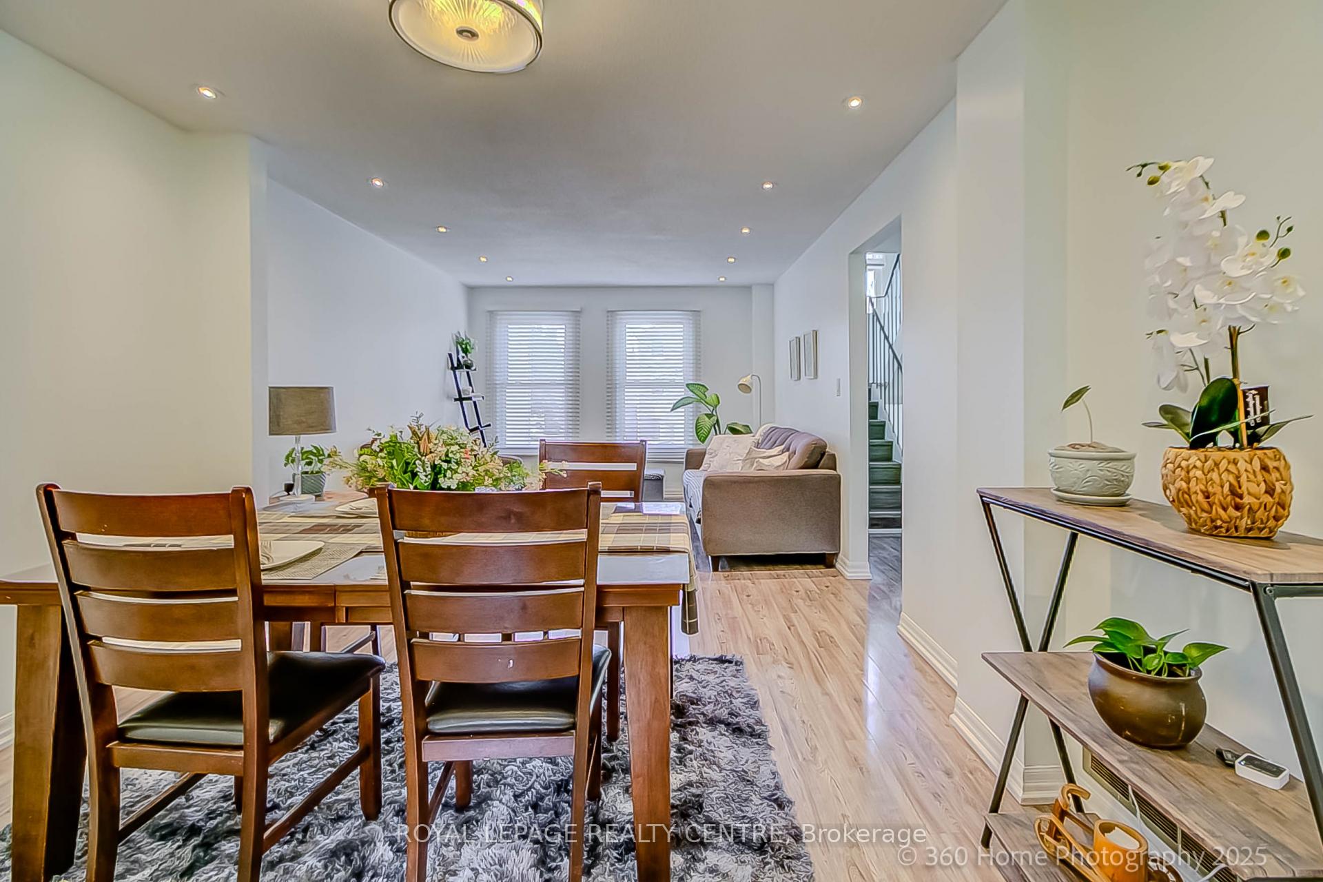 3 Bedrooms Condo at 5878 Montevideo, Mississauga For sale