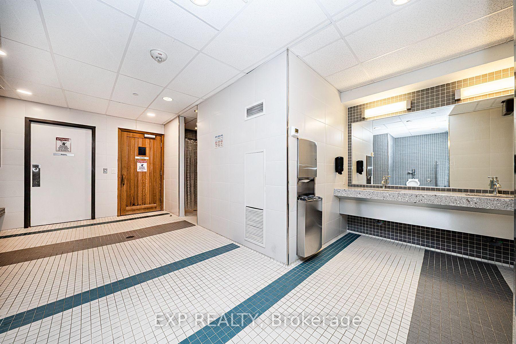 2 Bedrooms Condo at 3600 Highway 7, Vaughan For sale