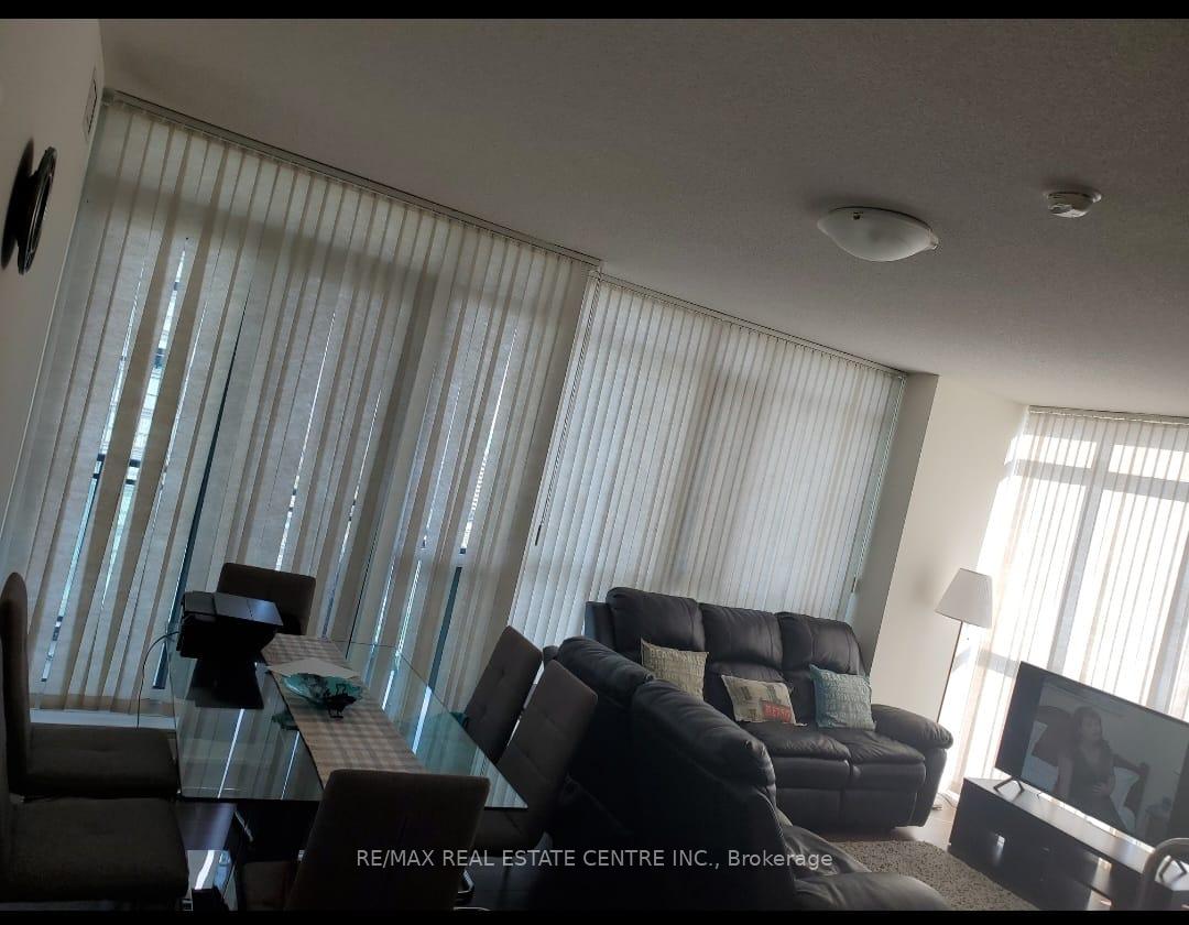 3 Bedrooms Condo at 4099 Brickstone, Mississauga For sale