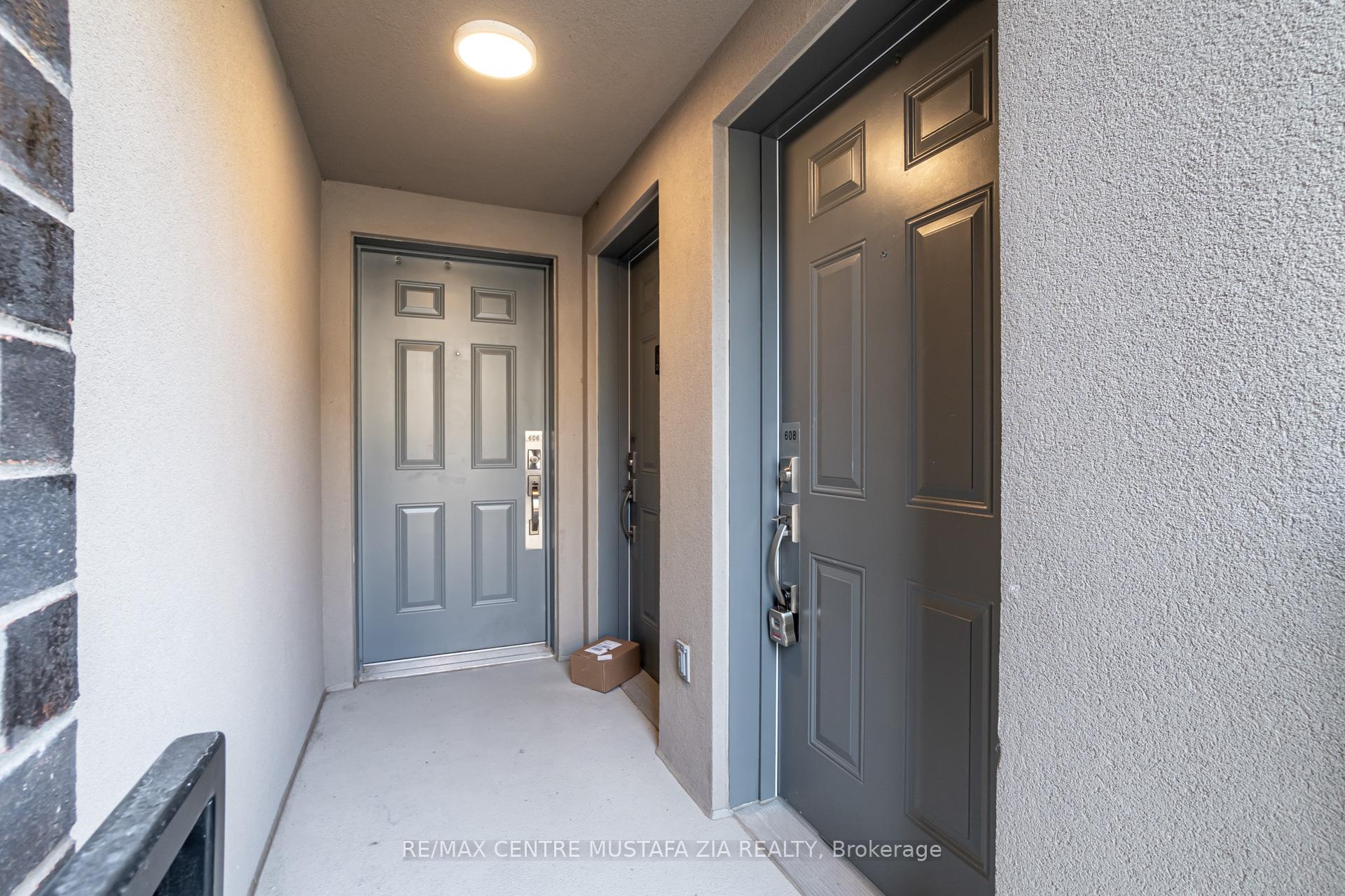2 Bedrooms Condo at 1129 Cooke, Burlington For sale