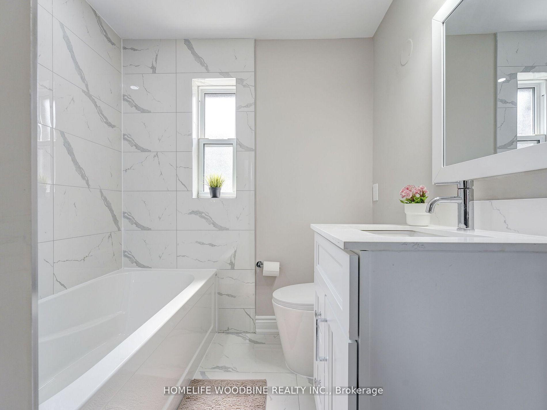 3 Bedrooms Condo at 121 Centennial,  Toronto For sale