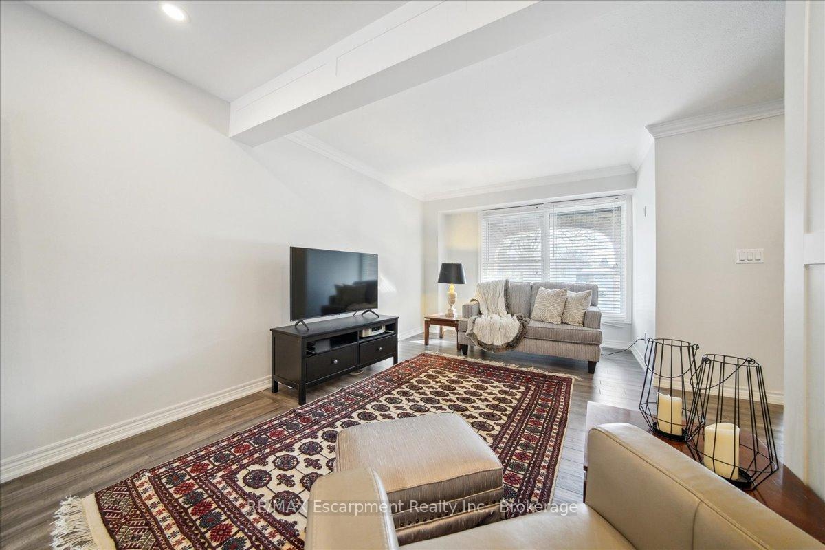 3 Bedrooms Condo at 779 Hyde,  Burlington For sale
