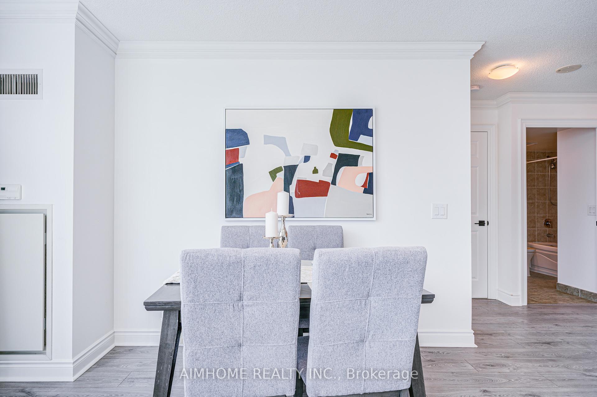 2 Bedrooms Condo at 25 Greenview, Toronto For sale