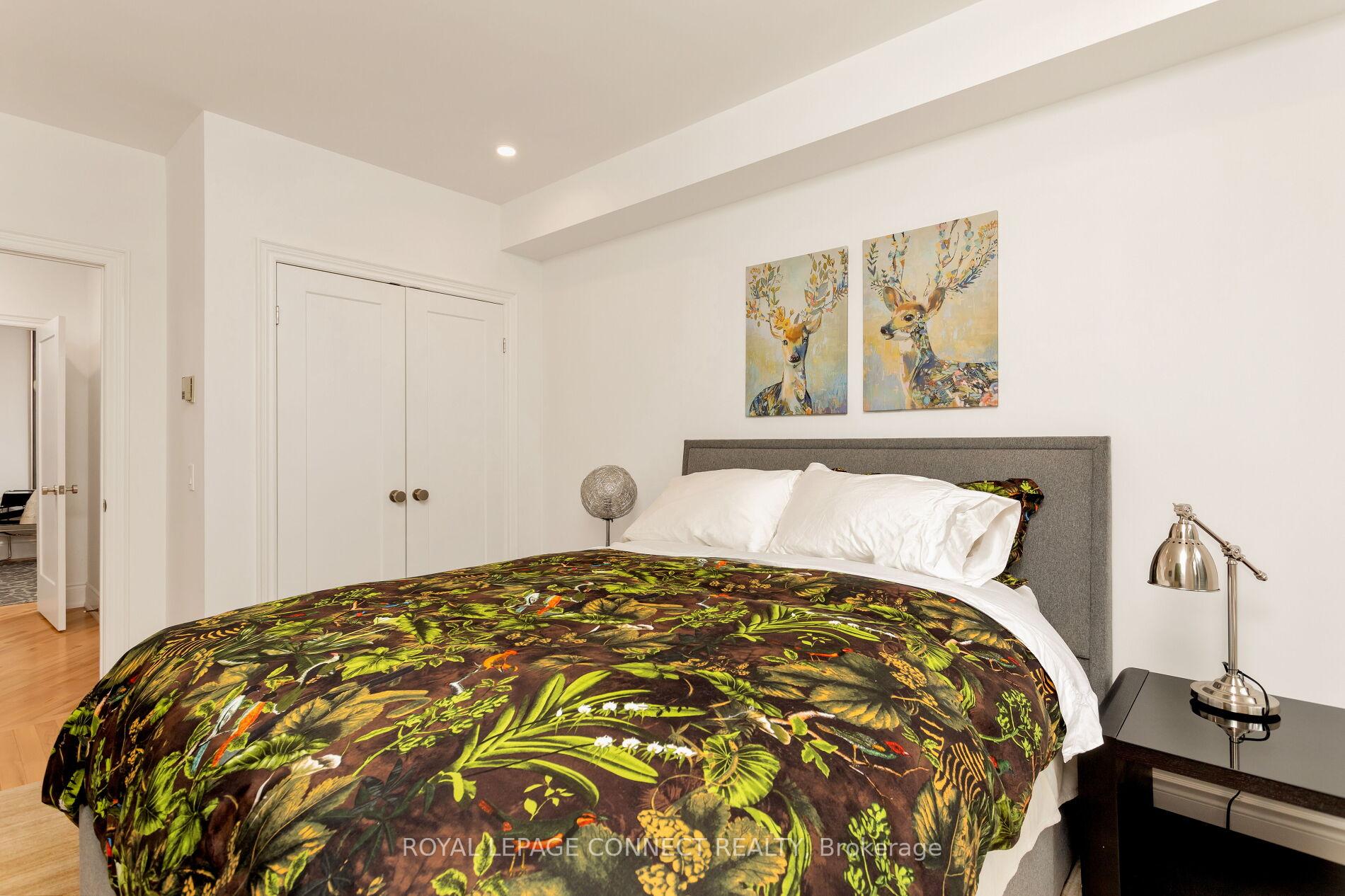 3 Bedrooms Condo at 12 Old Mill,  Toronto For sale