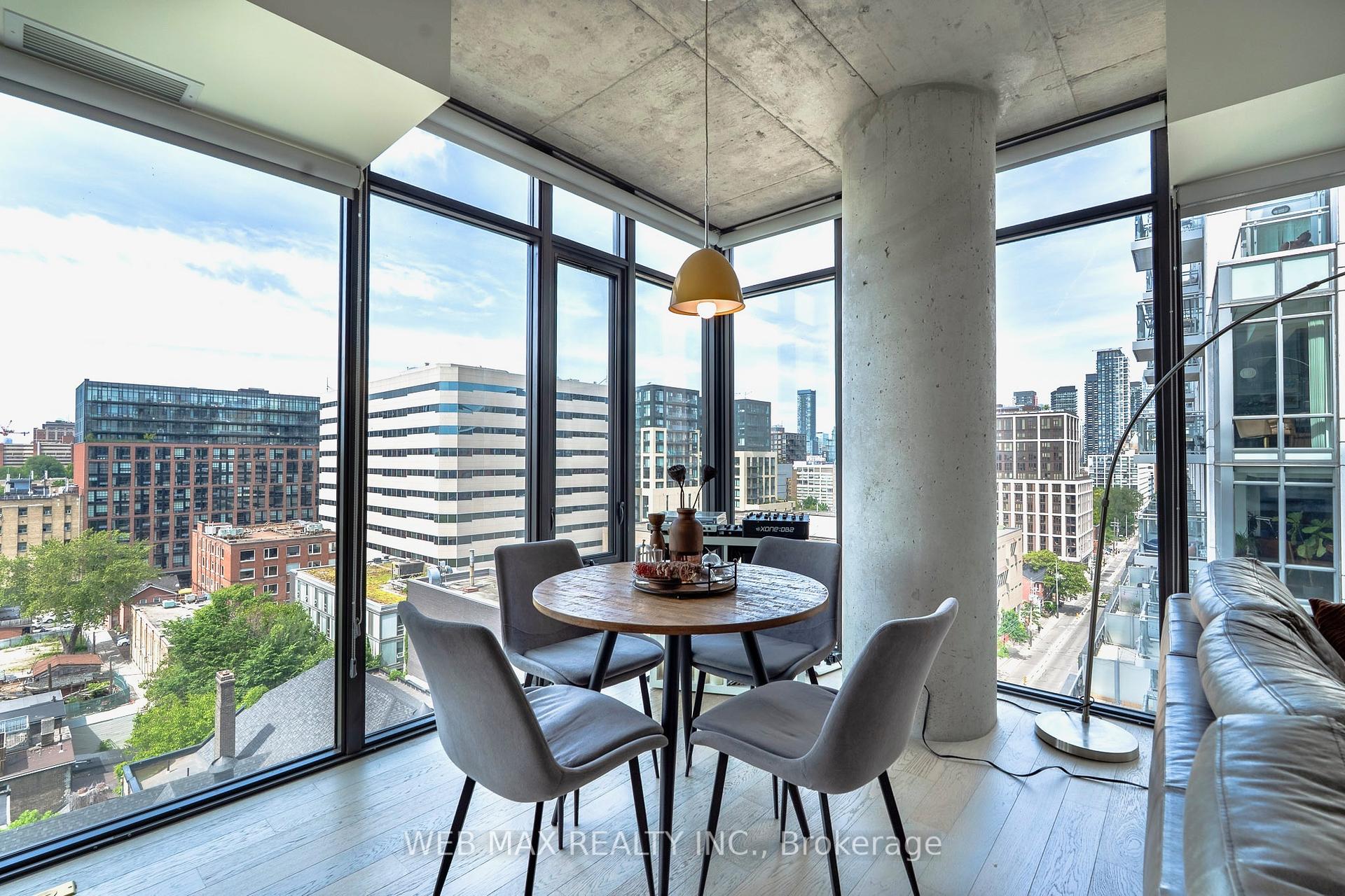 2 Bedrooms Condo at 111 Bathurst, Toronto For sale
