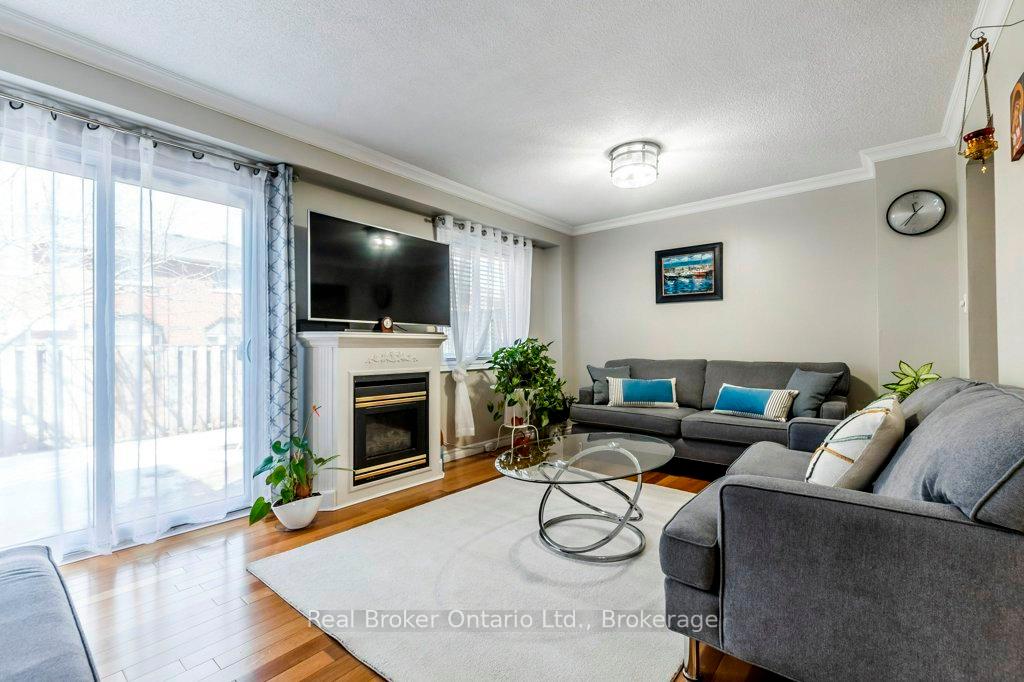 3 Bedrooms Condo at 610 Barton,  Hamilton For sale