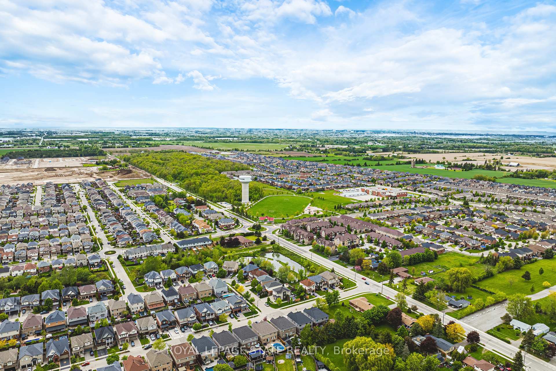 2 Bedrooms Condo at 130 Southbrook, Hamilton For sale