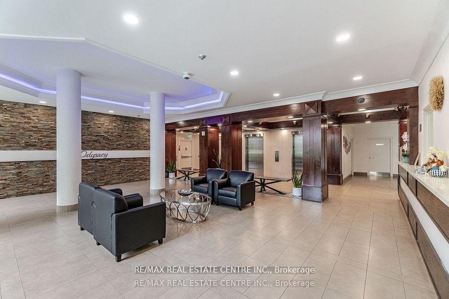 3 Bedrooms Condo at 250 Webb, Mississauga For sale