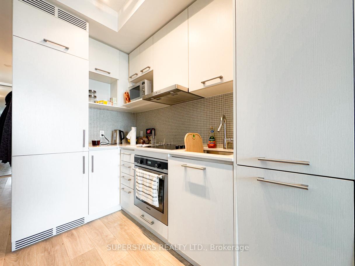 1 Bedroom Condo at 87 Peter, Toronto For sale